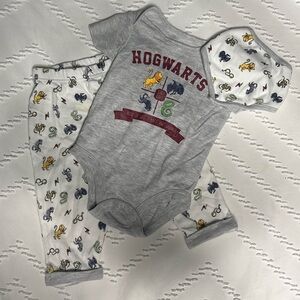 Warner Bros. Gray Hogwarts Baby Set